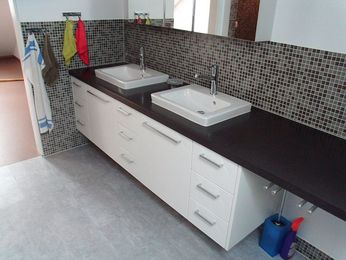 Pfister Schreinerei + Küchenbau AG, 8487 Zell ZH - Badezimmereinrichtungen und Badsanierungen